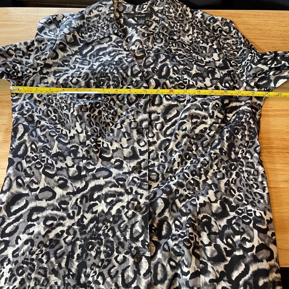 Alfani Womens‎ Gray Black Leopard Print Button Down Shirt Blouse Size 8 Cotton - Picture 7 of 10